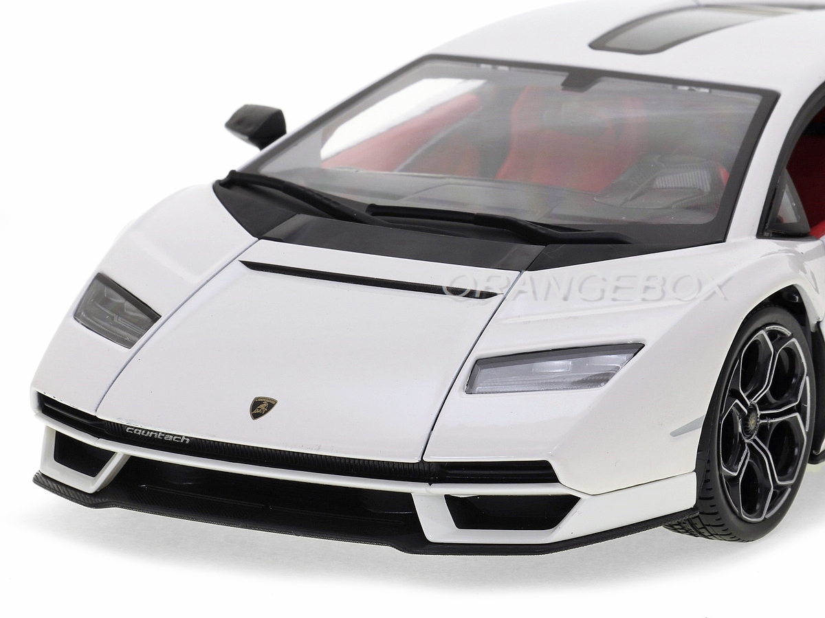 Lamborghini Countach LPI 800-4 2022 1:18 Maisto Branco - 20 anos